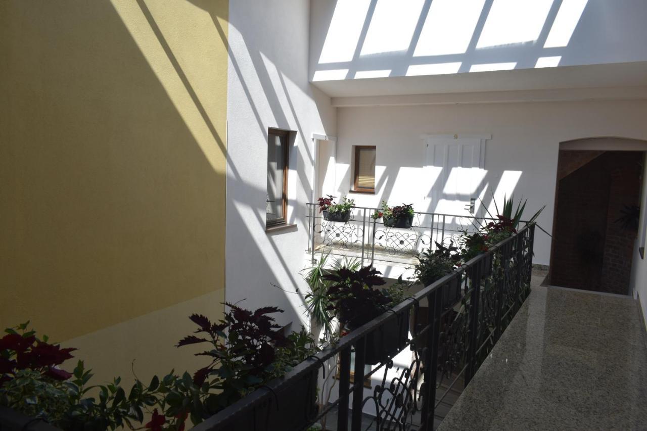 Schloss Apartments Braşov Buitenkant foto